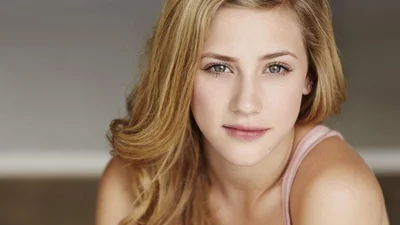 Хелловін 2017: американська актриса Лілі Рейнхарт показала святковий мейк-ап