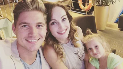 Володимир Остапчук поділився знімком із «сестрою-близнючкою»