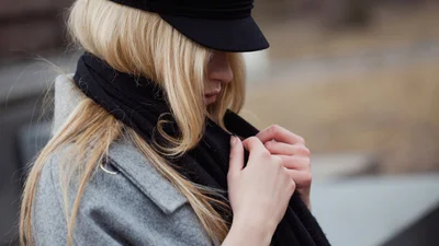 Теплый тренд: какие шарфы носить зимой 2017-2018