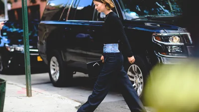 «Брюки на брюках»: странный тренд осени