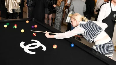 Бренд Chanel открыл эксклюзивный женский клуб