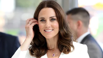 Не узнать: Кейт Миддлтон сделала прическу в совершенно новом стиле