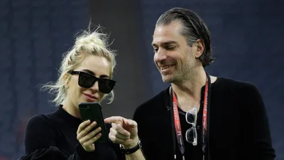СМИ: Леди Гага помолвлена и очень счастлива