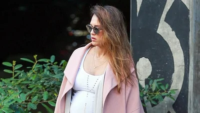 Вагітна Джессіка Альба показала величенький живіт у Лос-Анджелесі