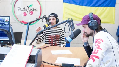 Группа АГОНЬ поет "Подоляночку" под мелодию из песни "Опа Опа"