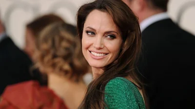 Счастливая и цветущая: Анджелина Джоли волшебная в новом образе
