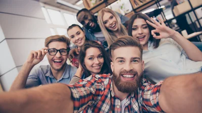 Пятничное: чем люди занимаются на работе, пока руководство не видит