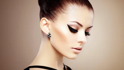 Самые модные стрелки на глазах с недель моды и вот, как они выглядят