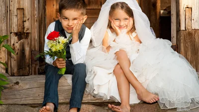 Мрії збуваються: ці дітлахи влаштували весілля у 5-річному віці