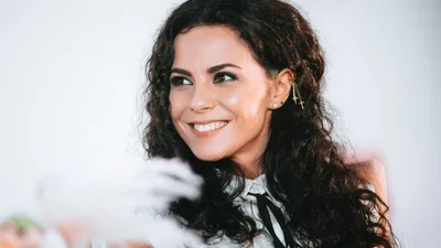 Настя Каменских удивила пышными формами