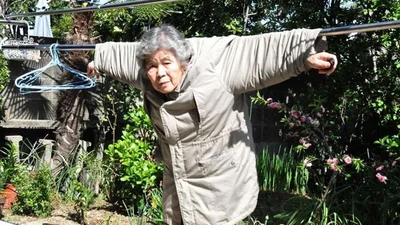Королева юмора: эта бабушка нашла отличный способ развлечь себя на пенсии