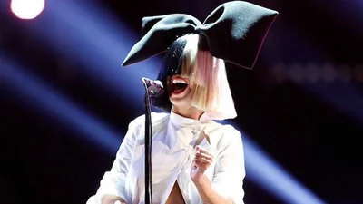Співачка Sia шокувала мережу фотографією оголених сідниць