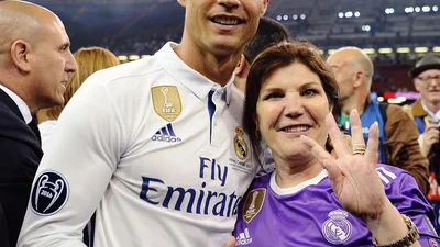 Мама Криштиану Роналду умилила фото с внуками