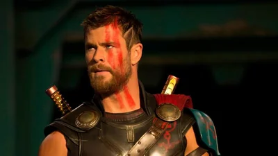 Кино Люкс: «Тор: Рагнарек» и невероятно харизматичный Крис Хемсворд