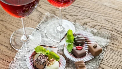 Науковці назвали продукт і напій, котрі зберігають молодість