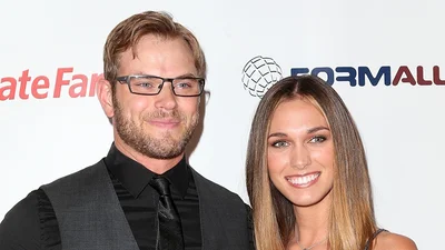 Красавчик-вампир из фильма "Сумерки" женился на телеведущей