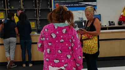 Когда тебе пофиг: безумные наряды американцев в супермаркетах