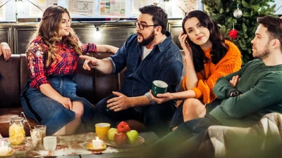 Ведущие 1+1 сняли смешной ремейк культовой сцены из сериала "Друзья"