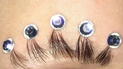 12 необычных форм бровей, которые рассмешили нас в этом году