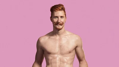 Горячие рыжие мужчины полностью обнажились и повесили на свои прелести пищу