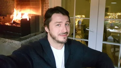 Затишні фото: Сергій Притула прикрасив домівку до свят і показав святкову ялинку