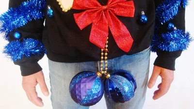 В США пассажиров в уродливых рождественских свитерах первыми пустять на борт самолета