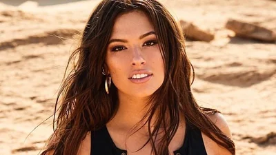 Без фотошопу: пишнотіла Ешлі Грем показала фігуру в крихітному бікіні