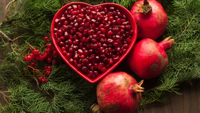 Как быстро и легко почистить гранат: полезное видео