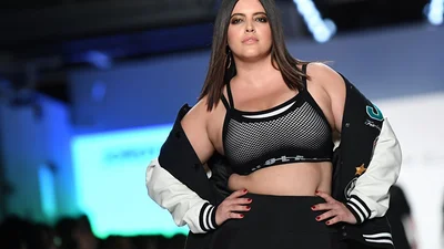 Голышом по Таймс-Cквер: в Нью-Йорке состоялся боди-позитивный показ