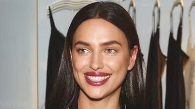 Молодая мама Ирина Шейк оголила аппетитную попу в развратном видео