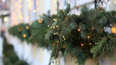 Новый год 2018: идеи декора дома праздничными огоньками