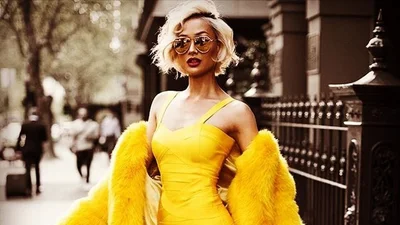 Новый год 2018: стильные платья желтого цвета для вечеринки