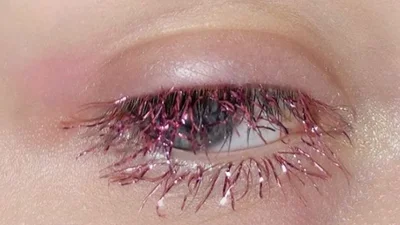 Вії з новорічного дощику - новий дивний і зовсім непрактичний тренд