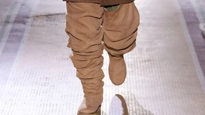 Страннее странного: угги-ботфорты - сенсация мужской недели моды, которую никто не хочет