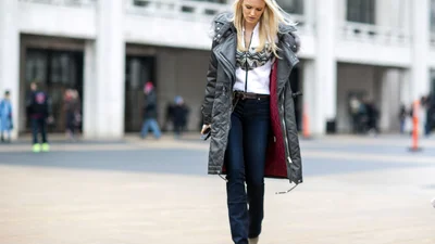 Серые джинсы - новый тренд, который очень нравится звездам