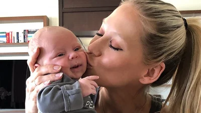 Анна Курникова впервые показала фигуру после рождения близнецов