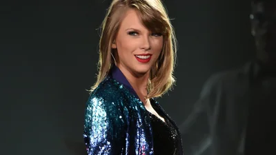 Тейлор Свифт пошалила в разных уголках мира в новом клипе "End Game"