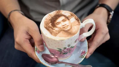 Селфичино: в Лондоне открылось кафе, где можно выпить кофе со своим фото