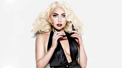 Леди Гага засветила соблазнительные ягодицы