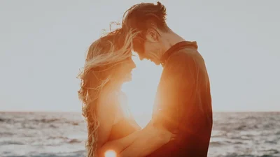 Шури-мури: як за допомогою одного погляду запалити у чоловікові вогник пристрасті