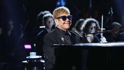 Сэр Элтон Джон уходит со сцены