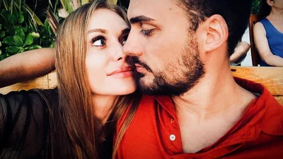 Слава Каминская обнажила грудь ради селфи с мужем