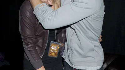 Энрике Иглесиас и Анна Курникова впервые показали крошечных близнецов (ФОТО)