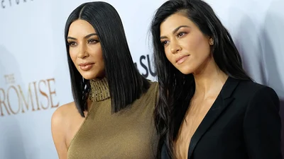 Ягодицы на показ: как Кортни Кардашьян наслаждается отдыхом в Мексике