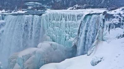 Ниагарский водопад замерз, и это зрелище поражает