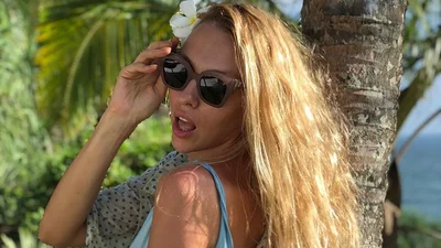 Мокрая Оля Полякова показала сексуальное тело на отдыхе