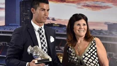 Мати Криштіану Роналду показала чарівних та вже дорослих близнюків футболіста