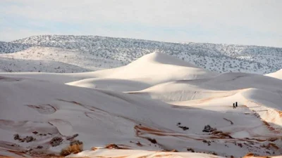 Пустыню Сахару покрыло снегом, и эти пейзажи захватывают красотой
