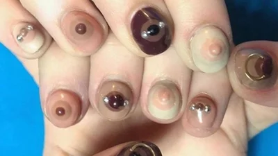 Манікюр з грудьми - нова шалена фішка зі світу краси