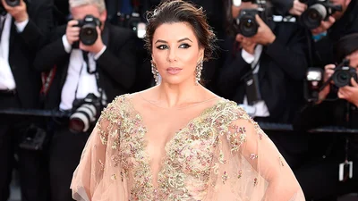 Беременная Ева Лонгория впервые показала округлившийся животик